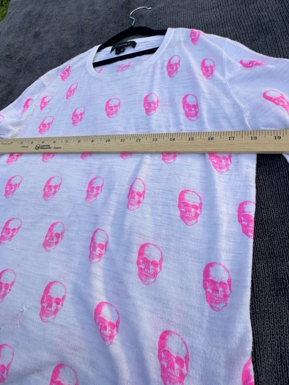 Skull White top with Pink Skull Pattern - Picture 4 of 6